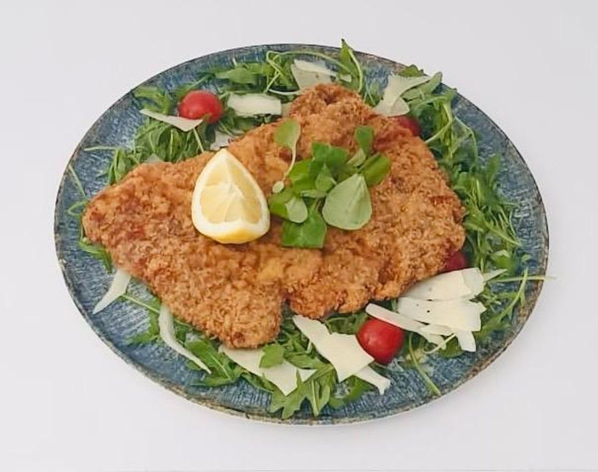 Snitel de Vita cu Salata si Parmesan